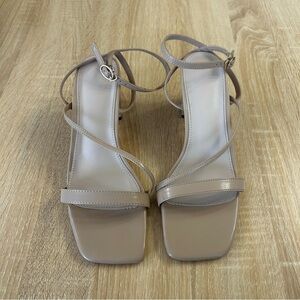 Elegant Tan Strappy Sandals